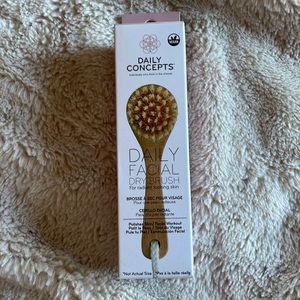 Daily concepts face dry brush